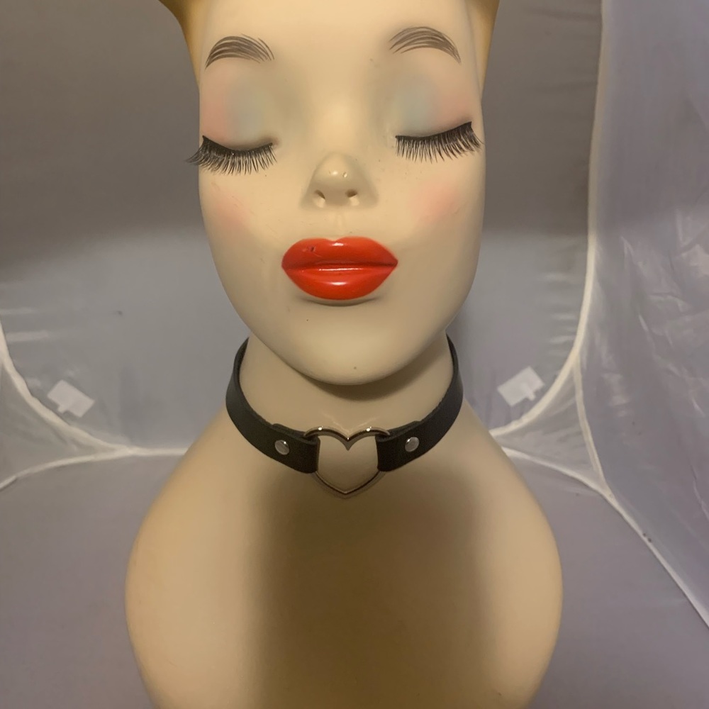 Heart choker